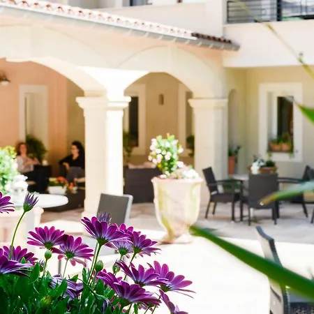 Otel Logis Restaurant La Porte Des Cevennes