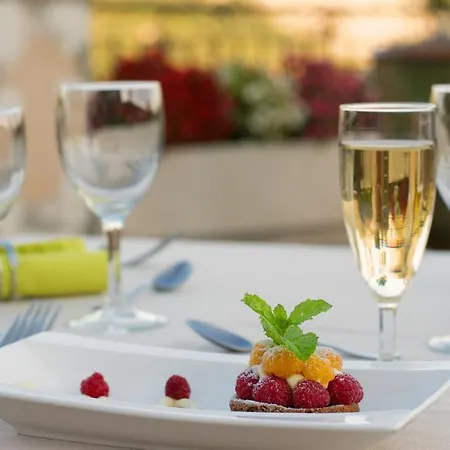 Otel Logis Restaurant La Porte Des Cevennes 3*