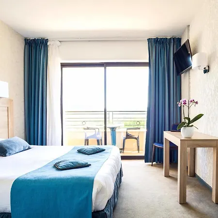 호텔 Logis Restaurant La Porte Des Cevennes 3*