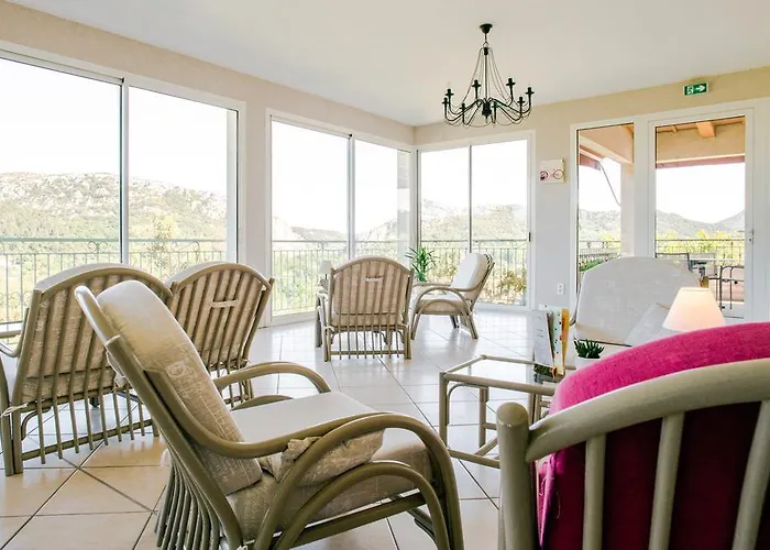 Hotell Logis Hotel Restaurant La Porte Des Cevennes Anduze