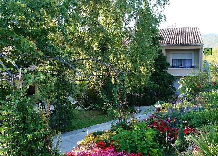 Logis Hotel Restaurant La Porte Des Cevennes 3*